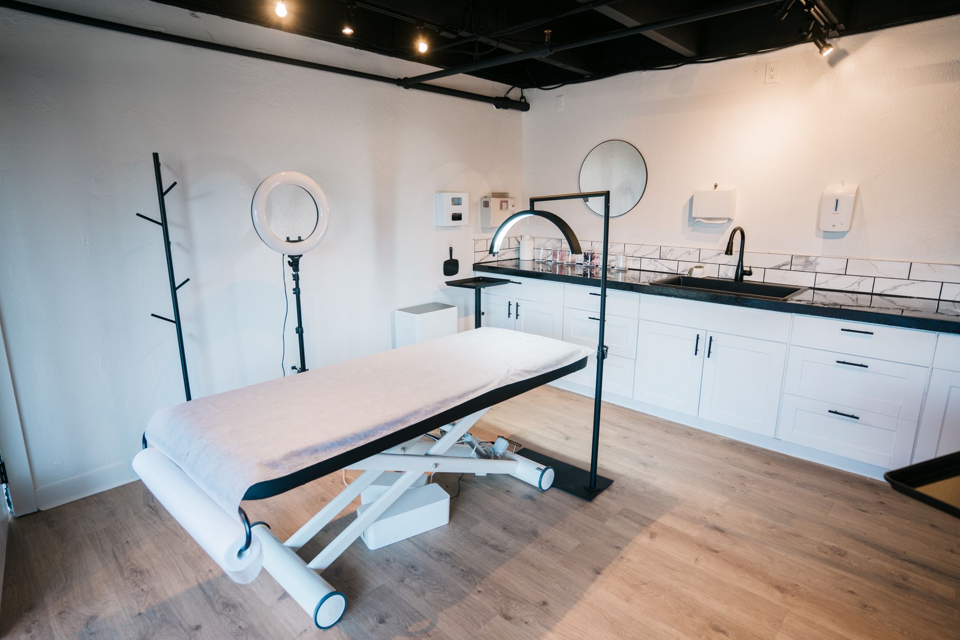 Sala de tratamiento de A+ Plastic Surgery en Tijuana